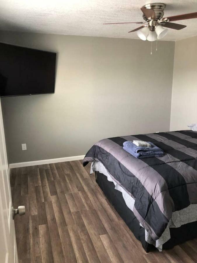 Downtown Contemporary Yet Cozy Fun Hébergement de vacances
